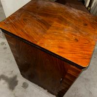 Macchina da cucire Necchi vintage con mobile