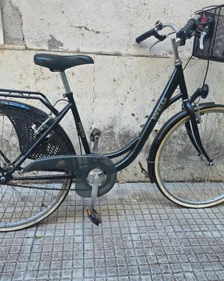 Bicicletta Weg scavallo basso città con cestino