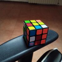 cubo di Rubik irrisolto