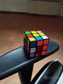 cubo di Rubik irrisolto