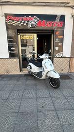 Piaggio Vespa 300 GTS Super
