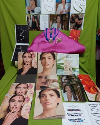 Assortimento cataloghi per gioielli. Nuovi