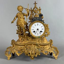 Antico orologio meccanico da tavolo