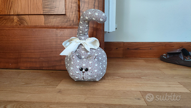 Fermaporta di stoffa a forma di gatto