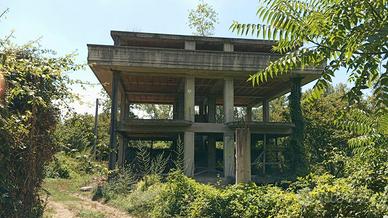 Fabbricato cielo terra da con mq 3000 terreno