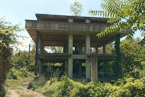 Fabbricato cielo terra da con mq 3000 terreno