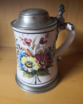 Boccale tedesco in ceramica con coperchio