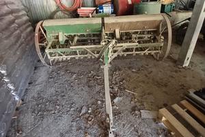 Seminatrice agricola artigianale
