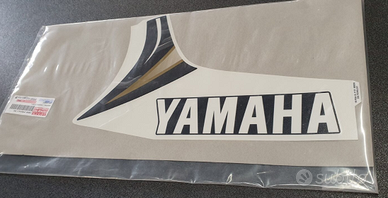 -Emblema Sx Yamaha Aerox 50 1BXF83A13000