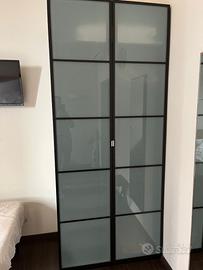 Armadio con vetrata