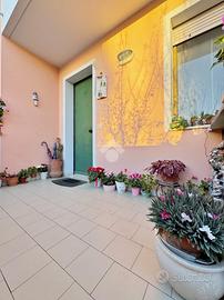 VILLA A SCHIERA A MONTELABBATE