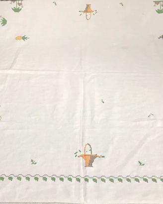 Bella Tovaglia vintage quadrata tutta ricamata