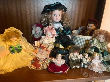 Diverse bambole di porcellana da collezione
