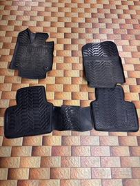 Tappettini RAV 4 ultima serie