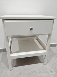 comodino/ tavolino bianco 
