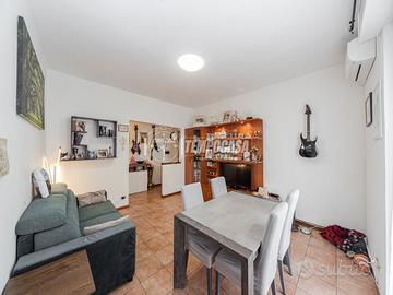 AMPIO BILOCALE RISTRUTTURATO CON BALCONE E CANTINA