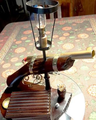 lampada da tavolo in legno di aldo tura pistola