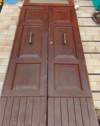 Portone in legno