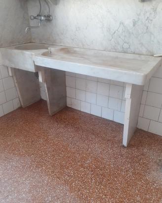 lavandino in marmo 3 gambe