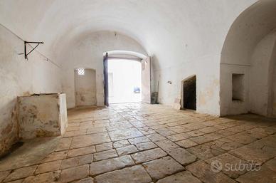 DEPOSITO A GIOIA DEL COLLE