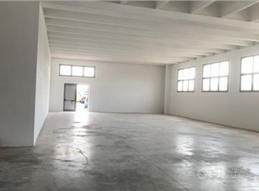 Capannone ad uso artigianale magazzino