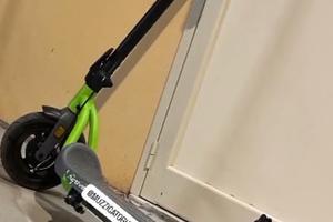 Monopattino elettrico argento