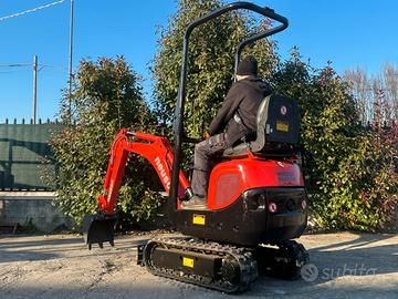 E213 Mini escavatore Neuson 10 q carro allargabile
