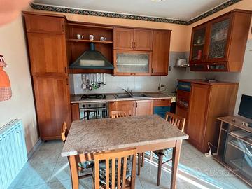 Cucina completa di elettrodomestici