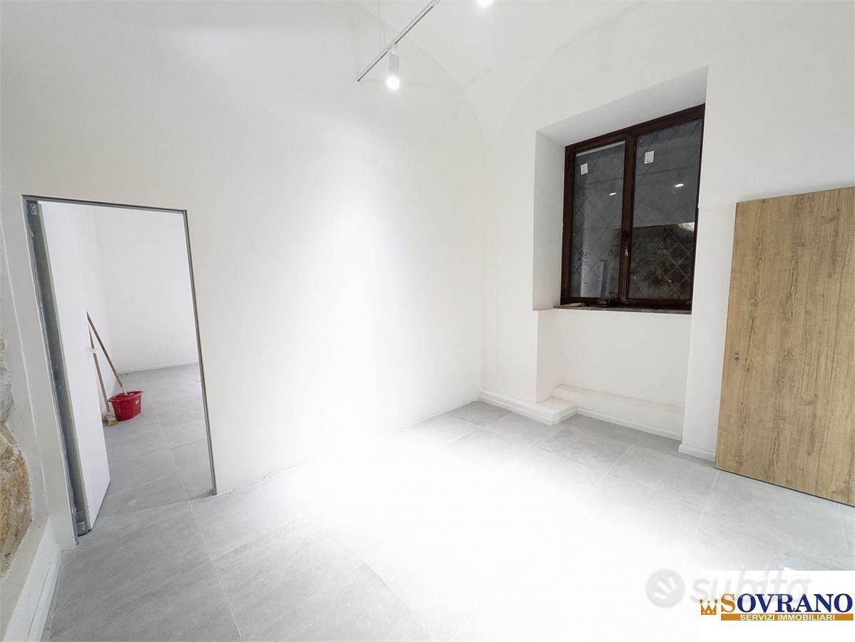 CENTRO STORICO: LOCALE C/1 CON DOPPIO INGRESSO - Vista 3
