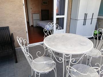 Bilocale terrazzato ultimo piano
