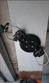 tavola snowboard con attacchi