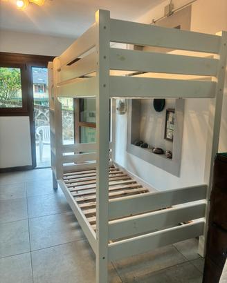 Letto castello in legno massello cura artigianale.