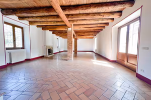 Rustico / Casale di 219 m² con più di 5 locali e b