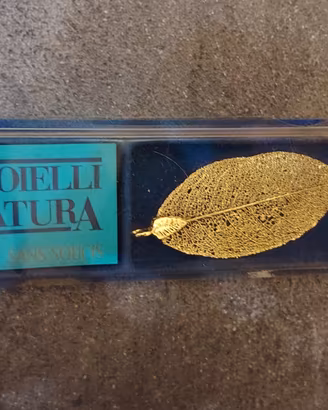 Lotto 23 ciondoli vintage Foglie bagnate d'Oro 24K