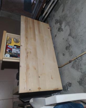 tavolo in legno robusto artigianale 