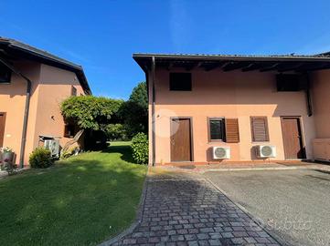 VILLA A SCHIERA A CHERASCO