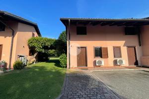 VILLA A SCHIERA A CHERASCO