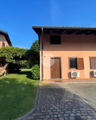 VILLA A SCHIERA A CHERASCO