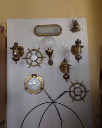 BLOCCO DI 10 LAMPADE E OGGETTI   SUARDI IN OTTONE