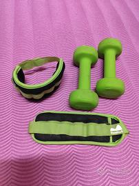 PESI DA 2 KG PIU PESI CAVIGLIE DA 1 KG 