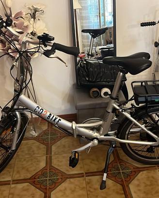 Bicicletta elettrica pieghevole