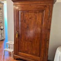 Armadio in noce inizio Novecento