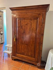 Armadio in noce inizio Novecento