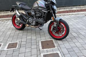 Ducati Monster 937 plus solo 500Km