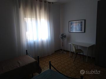 Camera singola letto matrimoniale