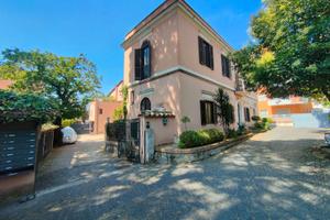 Rif.50 Roma Villa Pamphili Appartamento Bi-livello