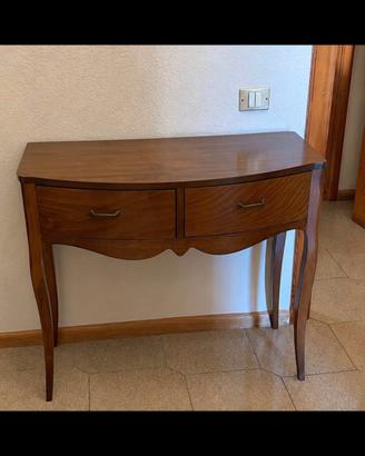 Tavolino in legno classico 