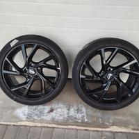 Cerchi in lega da 18" con gomme 