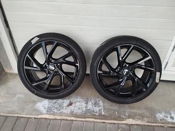 Cerchi in lega da 18" con gomme 