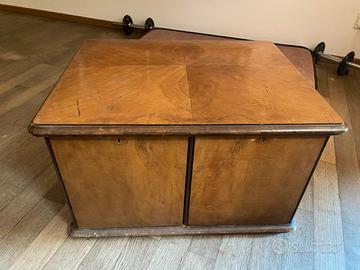 Antico lobile con completo posate argento